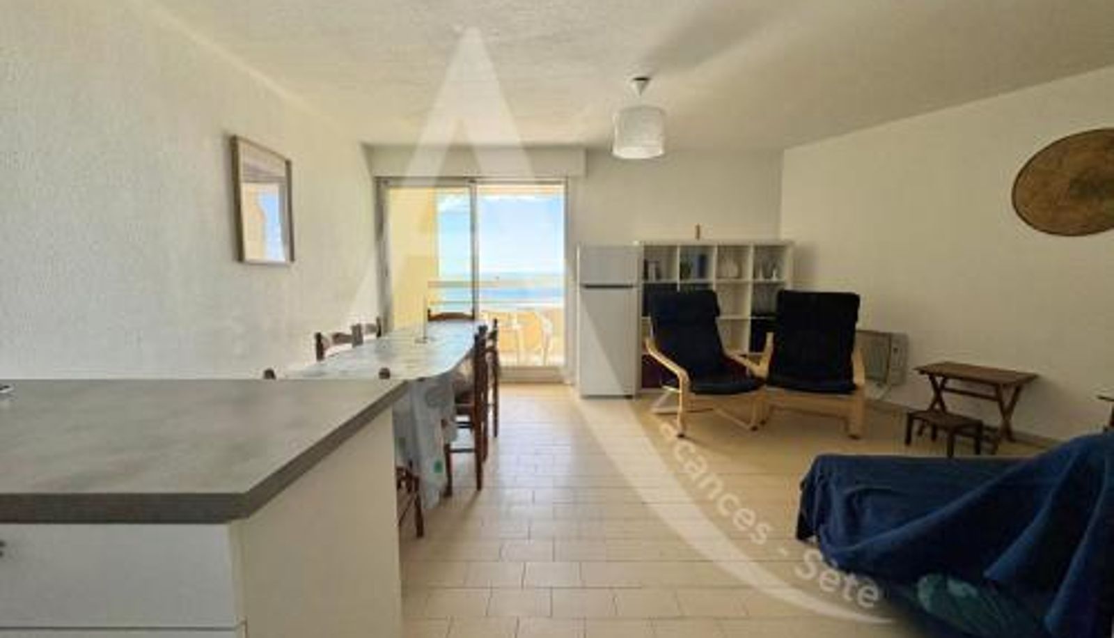 Apartment - front de mer 2 chambres parking quartier corniche