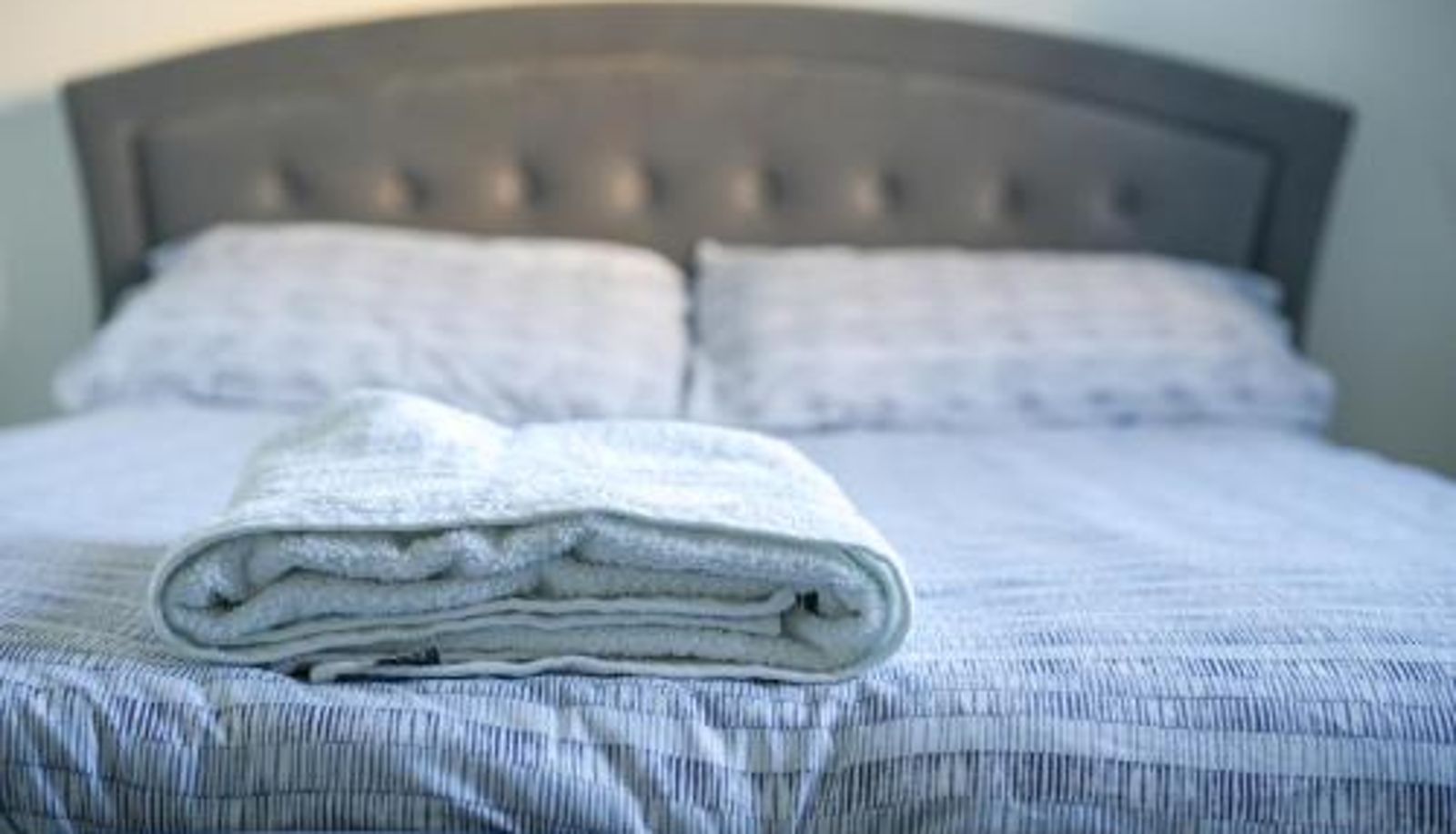 Apartment - near Cribbs Causeway Mall  Free Parking Stunning Two-Bedroom Apartment at A3REE