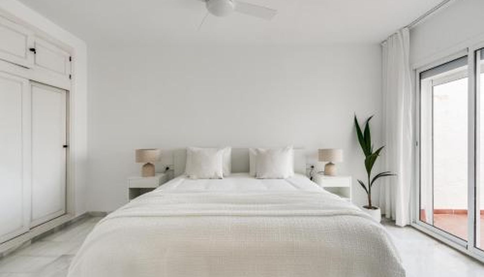 Apartamento - Ultimate Rentals - Coastal Escape - Apartment w Terrace & Sea View