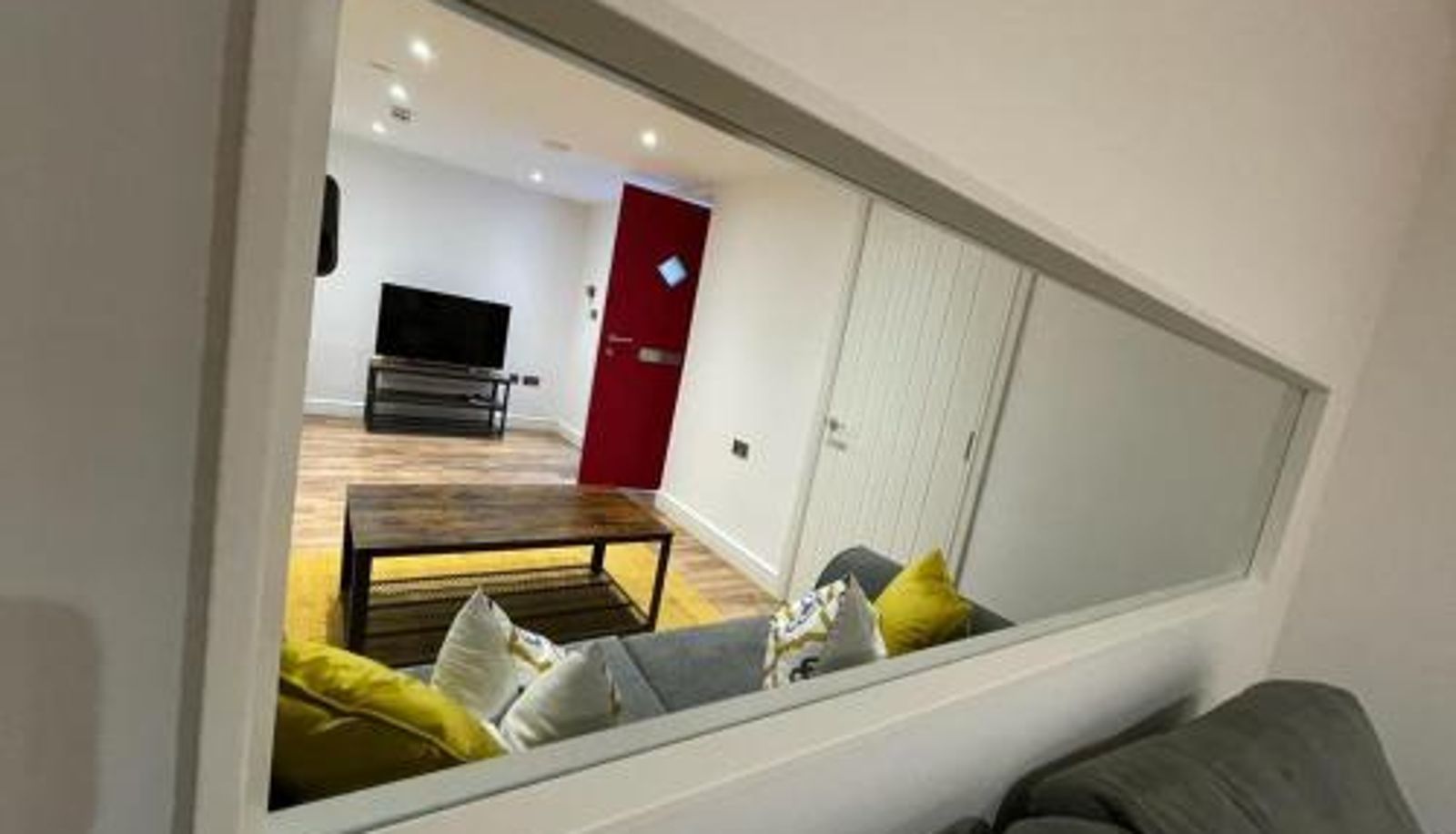 Appartement - walking distance to Hospital or Train Station Newly rennovated 1-bedroom serviced apartment