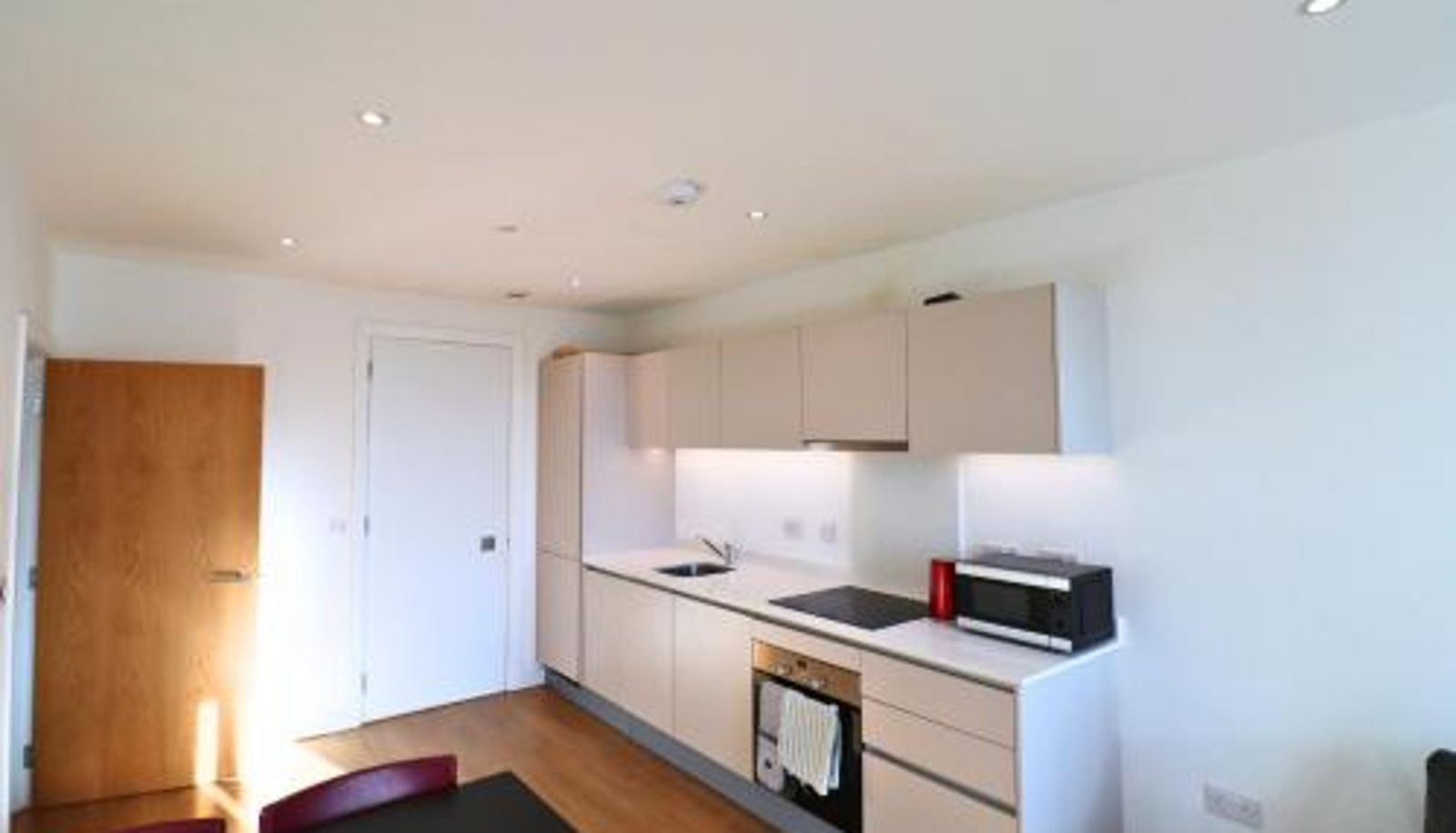 Kitchen - Bracknell RWH Spectacular Two Bedroom Apartment