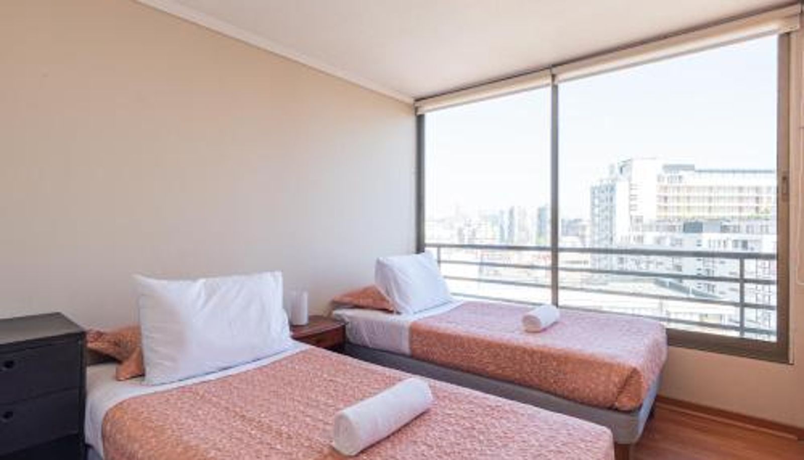 Info - TV  Wifi  Metro Uptown Ethnic - 2BR