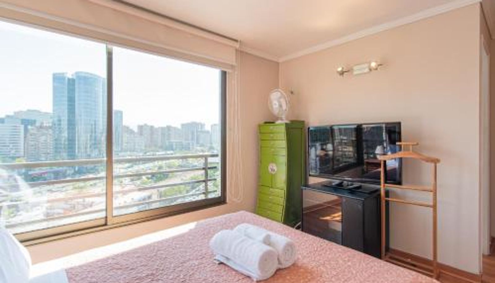 Standardzimmer - TV  Wifi  Metro Uptown Ethnic - 2BR