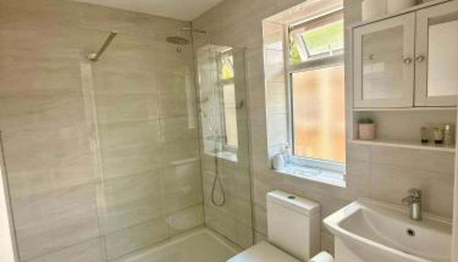Badezimmer - Separate One Bedroom Large Apartment in Slough