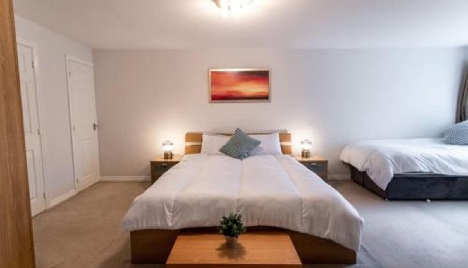 Apartment - Parking  Sleeps 6 in 2 Bedrooms  Long Stays Disc Florey Court