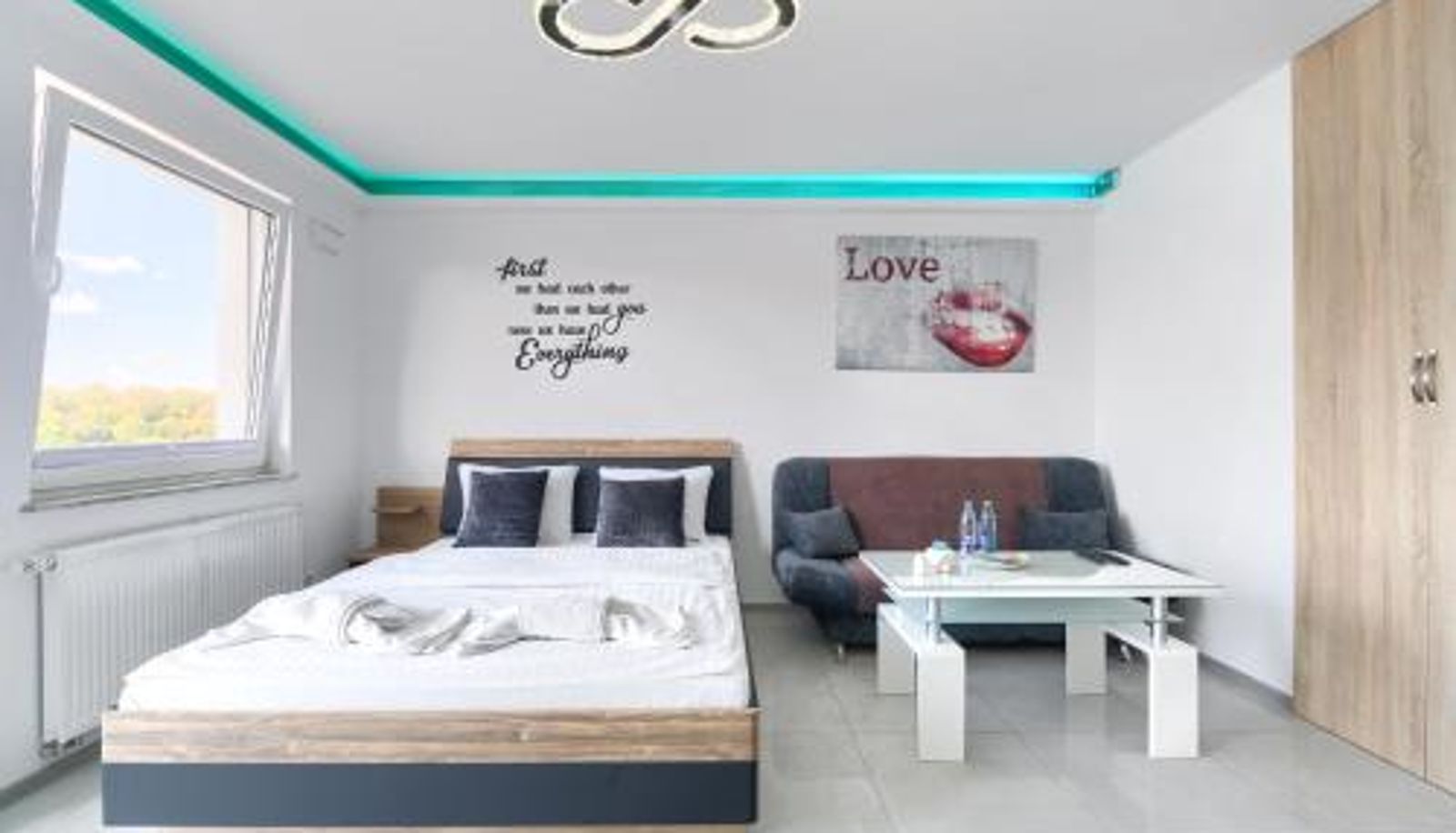 Apartment - Good Day Apartments- private parking new town