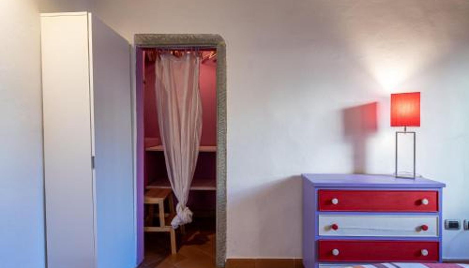 Apartment - GuestHost - SantAmbrogio Colorful Apartment