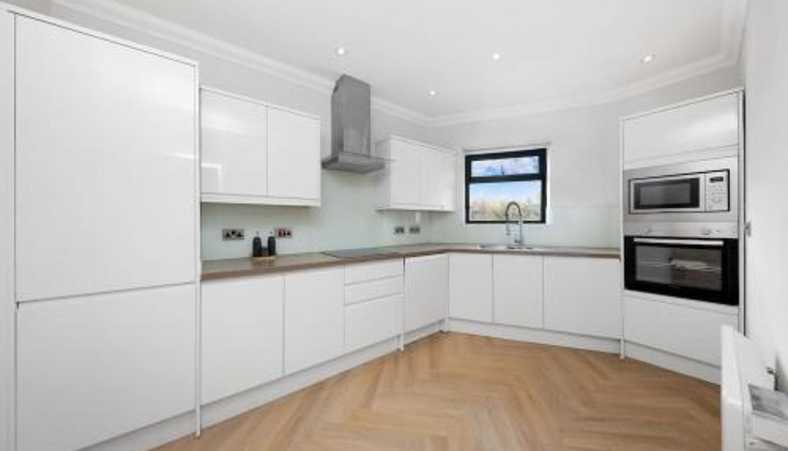 Camera standard - 3bed Penthouse 10min to Wimbledon tennis courts