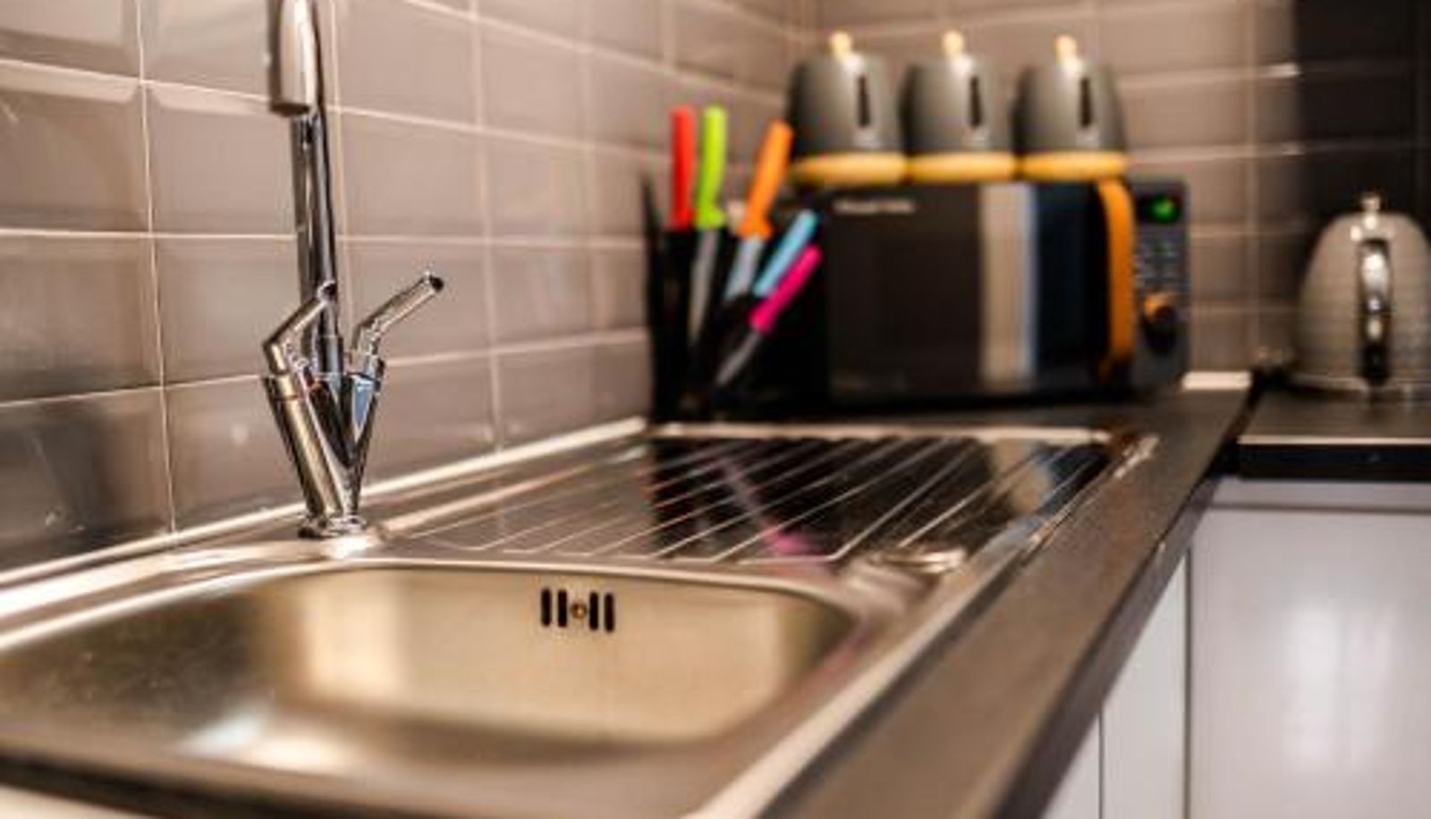 Kitchen - Quiet Top-Floor Retreat -Modern Studio for 2 - Islington