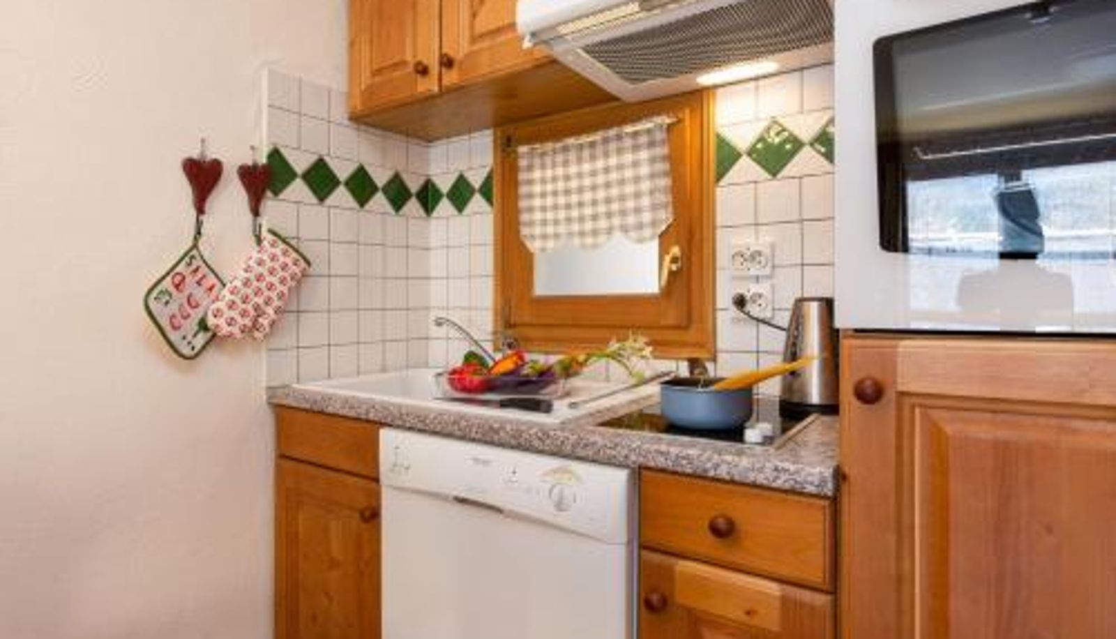 Apartment - Apt Capucins22 Mont Blanc View 1BR w/ Balcony Garage - Happy Rentals