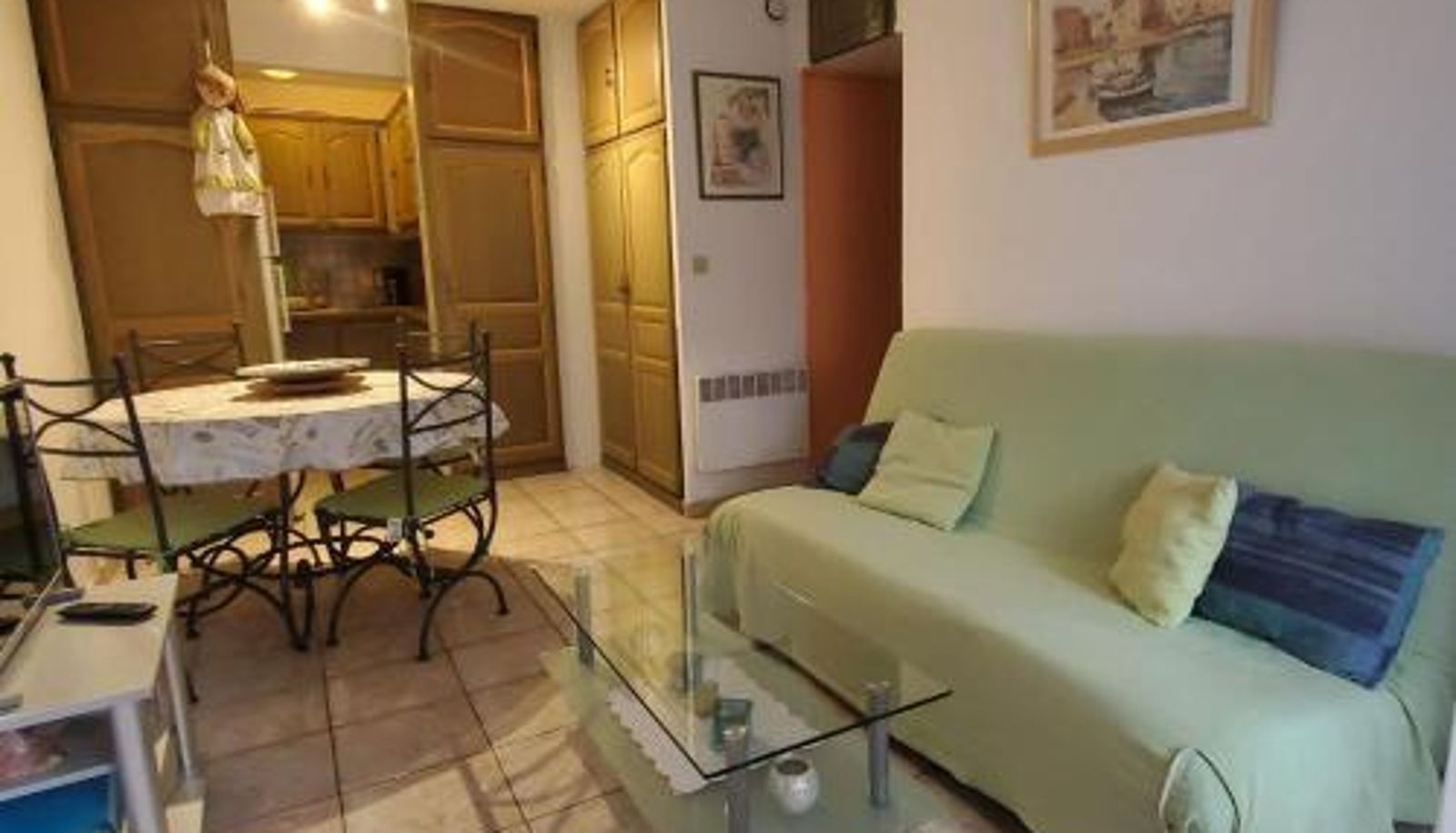 Info - Centrally located apartment with swimming pool