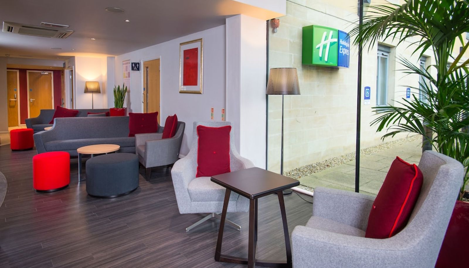 Hall - Holiday Inn Express BATH by IHG