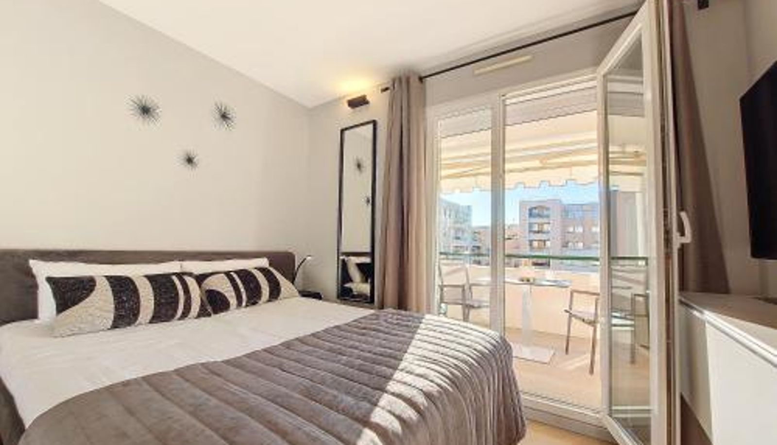 Apartment - Nestor&Jeeves -PERLE DOREE - Terrace - Design