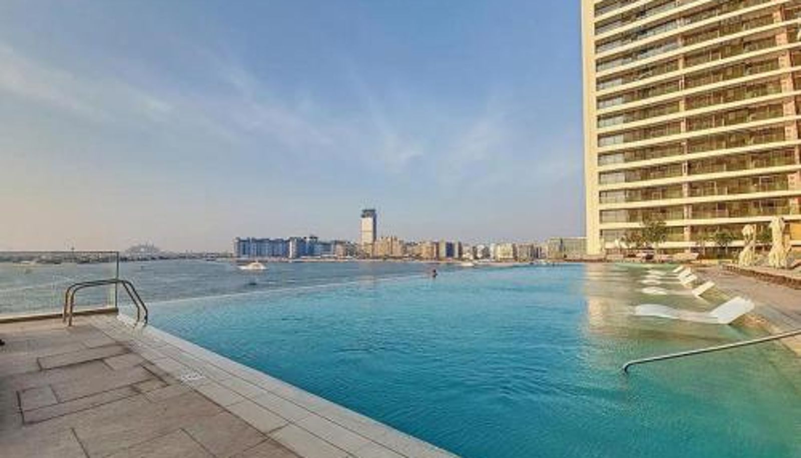 Apartment - Serene One Bedroom Beach Front