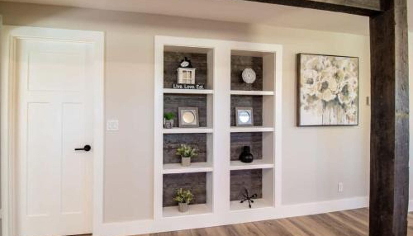 Standard room - NN - Flats on 4th #1 - Downtown 2-bed 2-bath