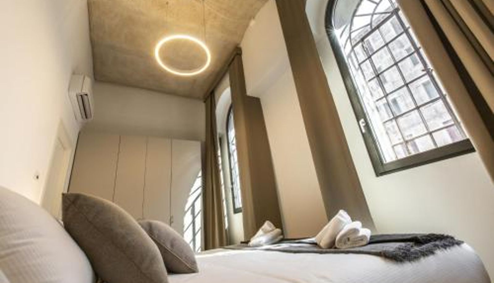 Apartment - canal view with a beautiful garden R&R Elegant Fornasa Vecia