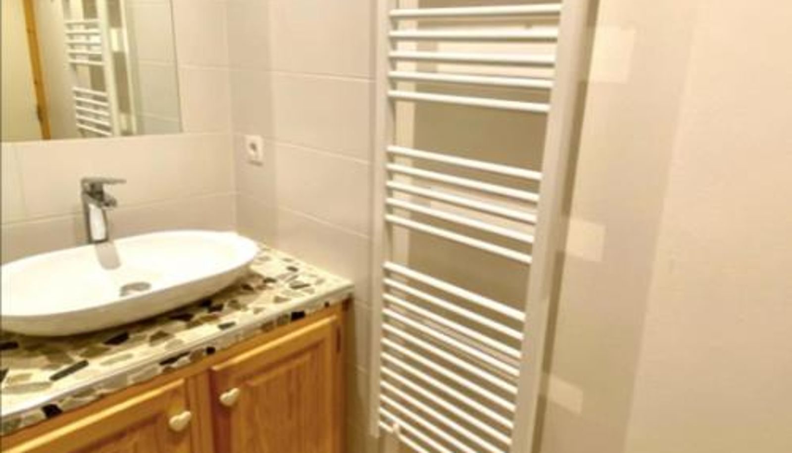 Info - Charming Apartment With Swimming Pool