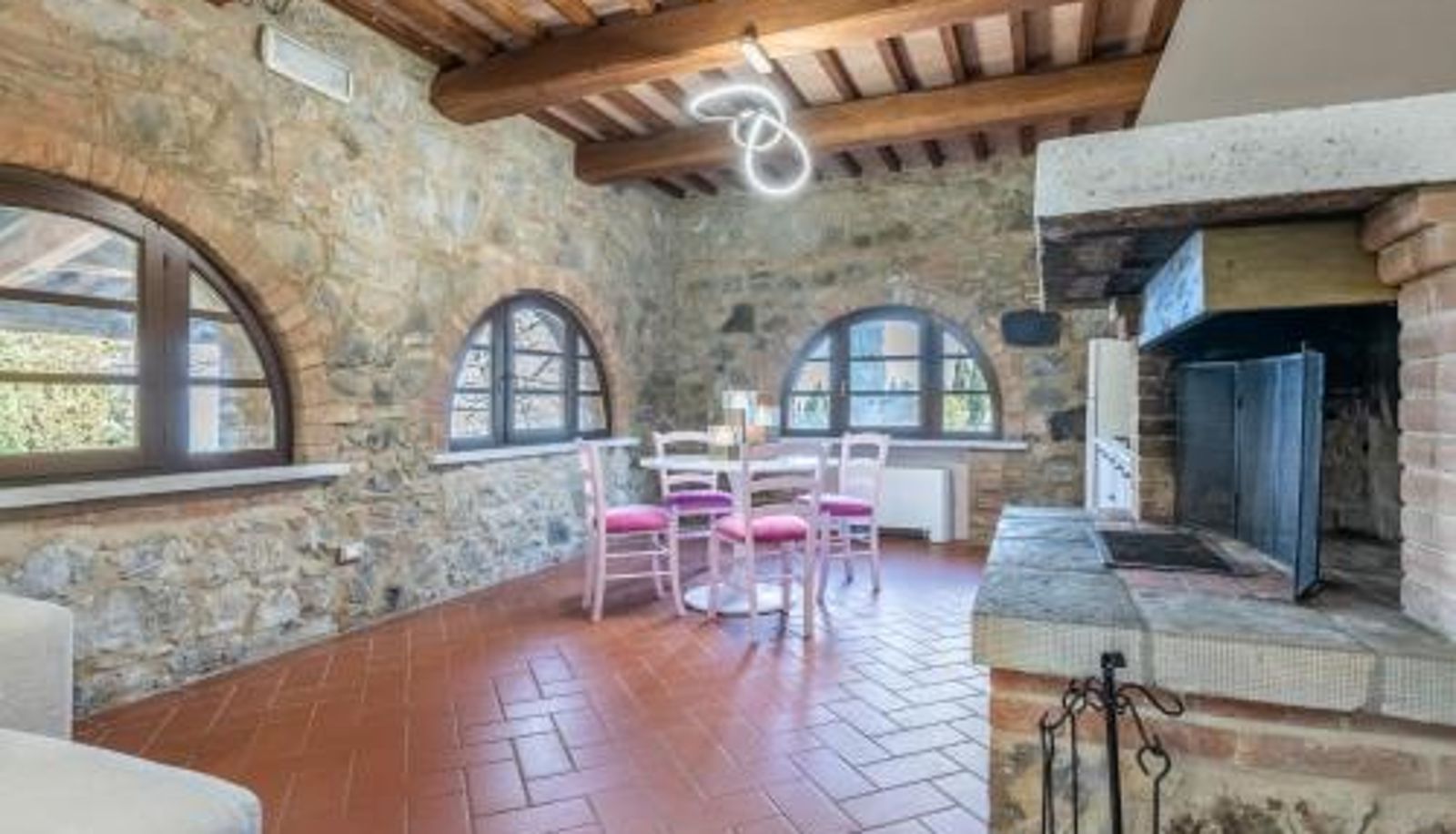 Info - Villa Le Polle di Meletro - Exclusive Tuscan Villa with Private Pool & Panoramic Glass Sauna