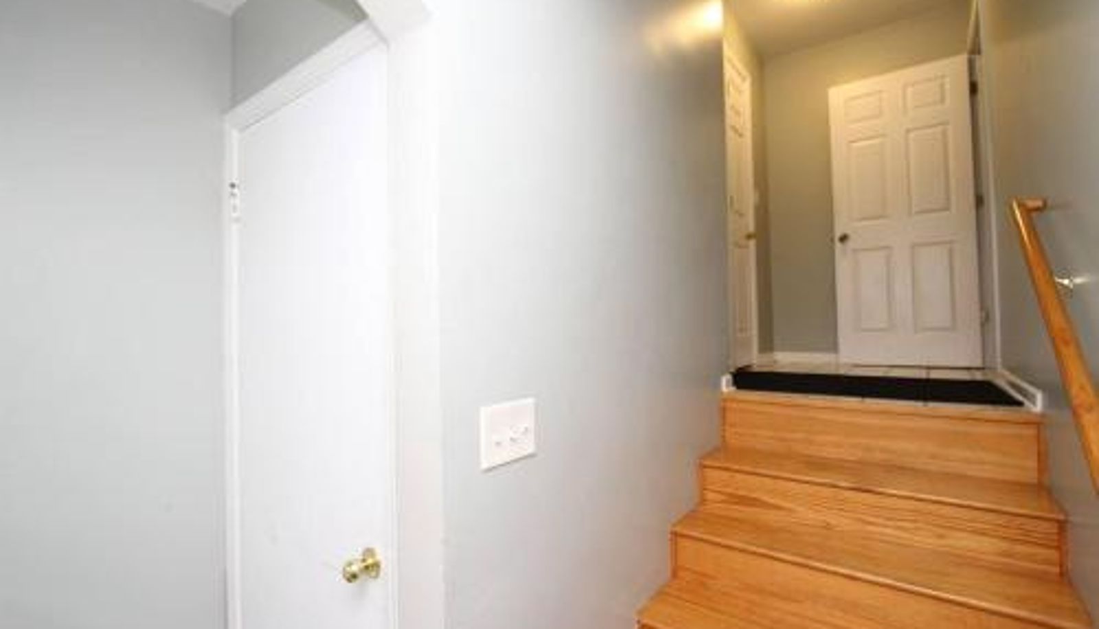 Apartment - Apartment Sleeps 4 with Free Parking