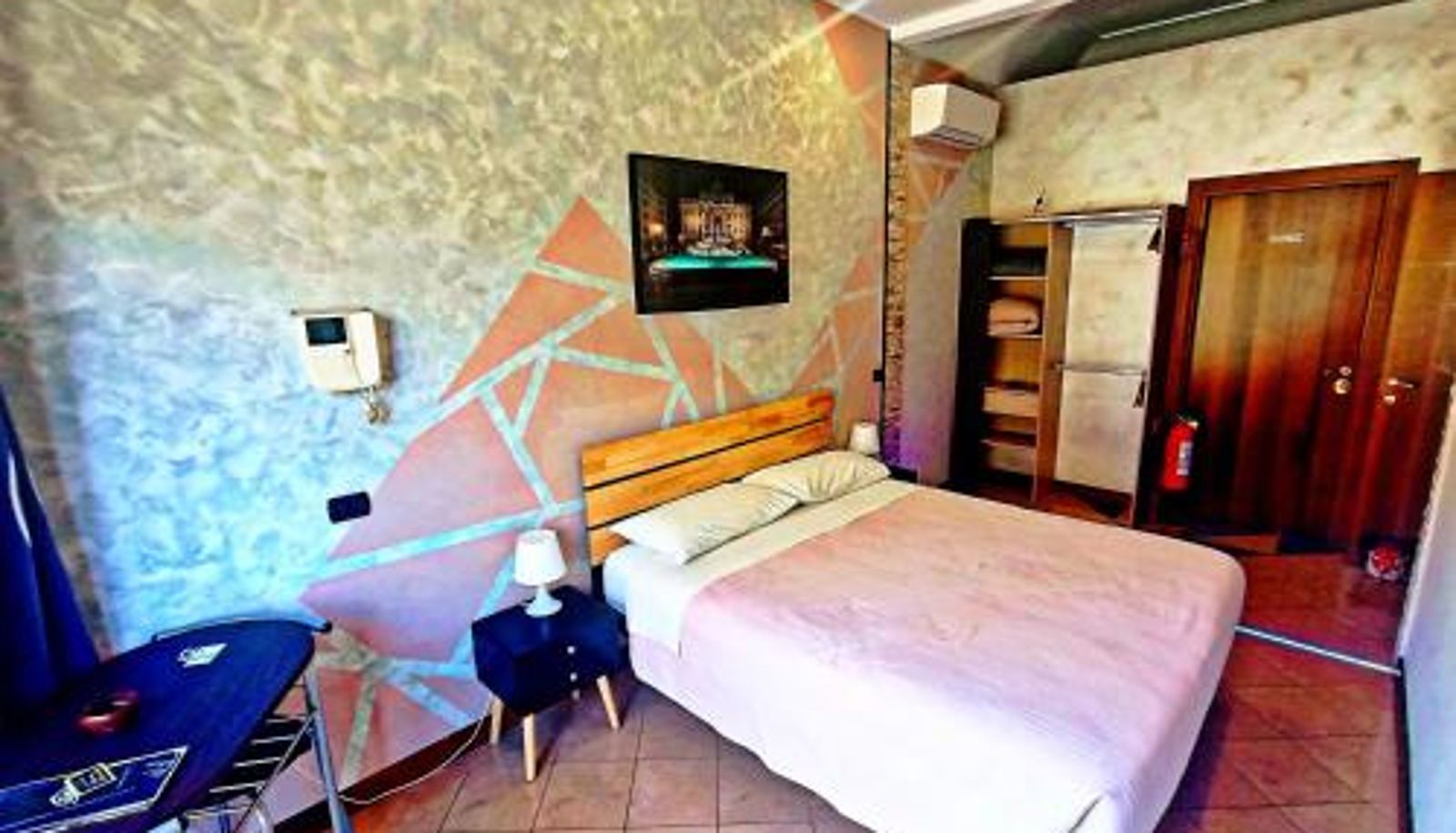 Room - Top Apartments Roma 1 Metro A Free Parking