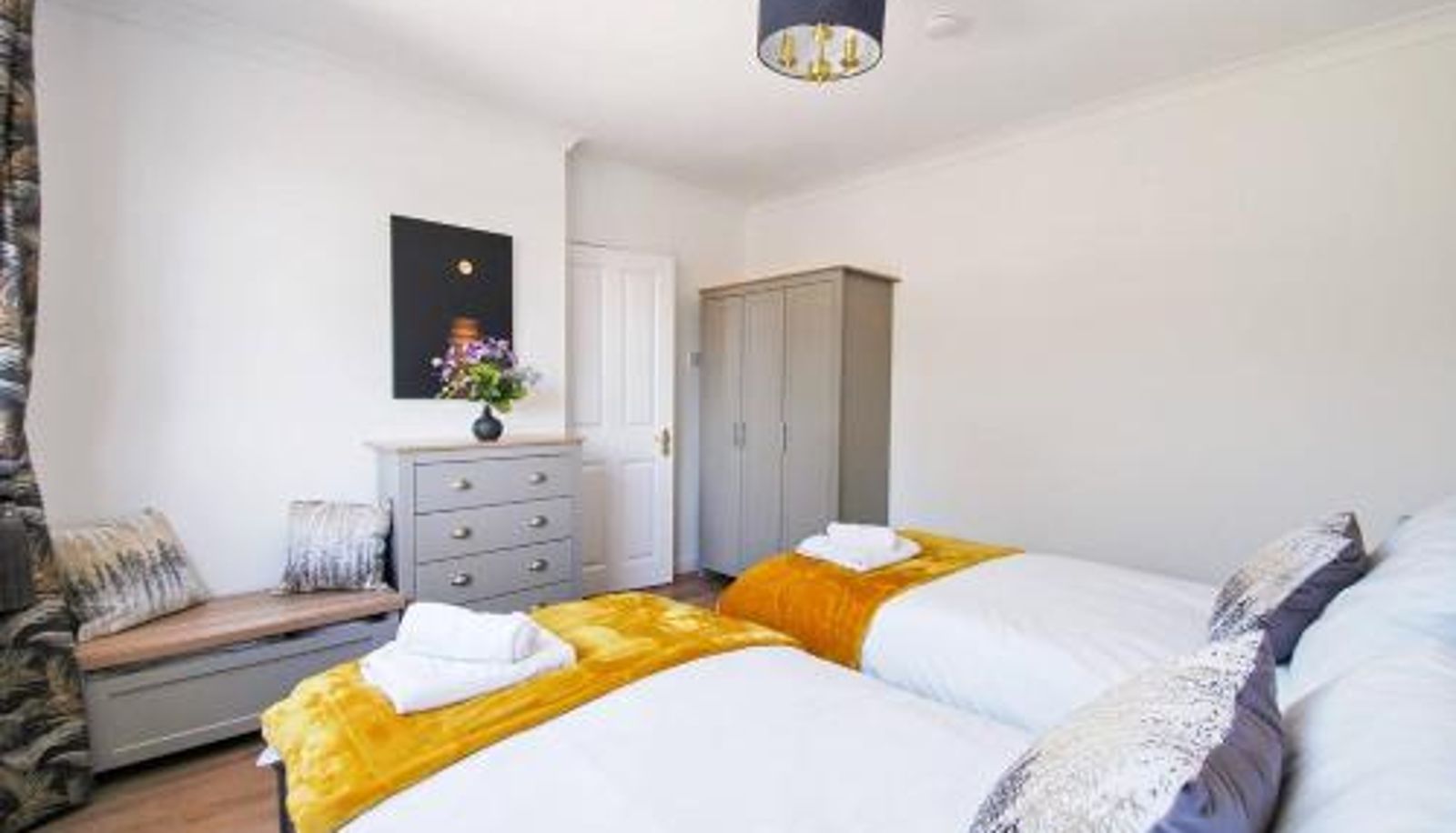 Apartment - Peaceful first floor apartment close to town centre