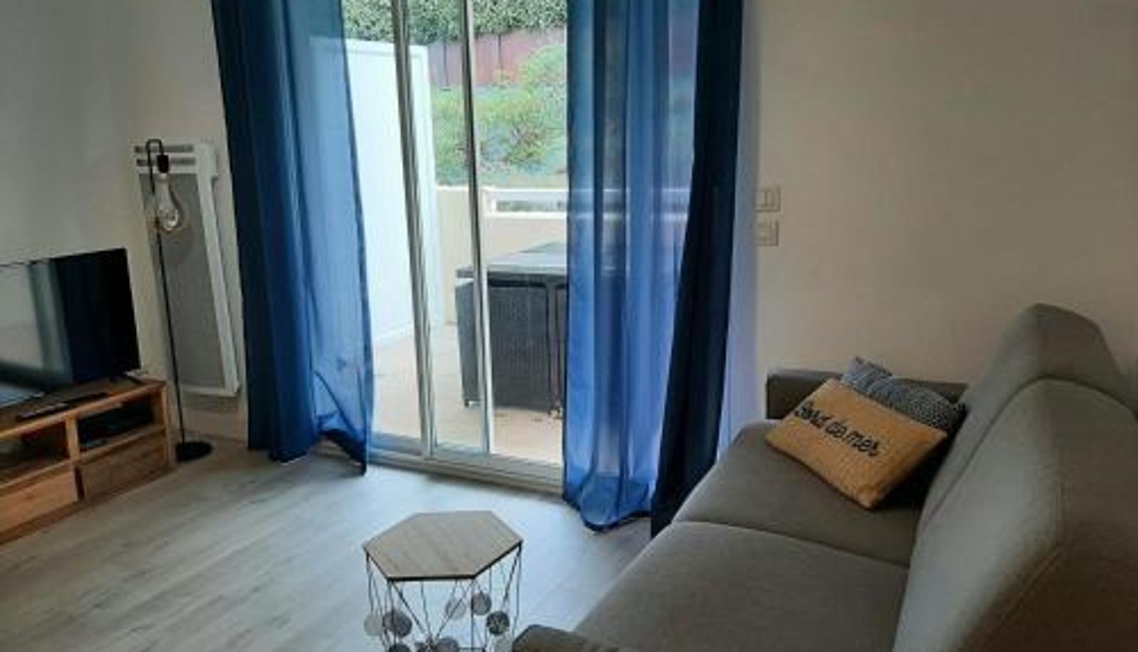 Info - parking inclus - FR-1-239-896  proche centre et plages Appartement cosy avec balcon