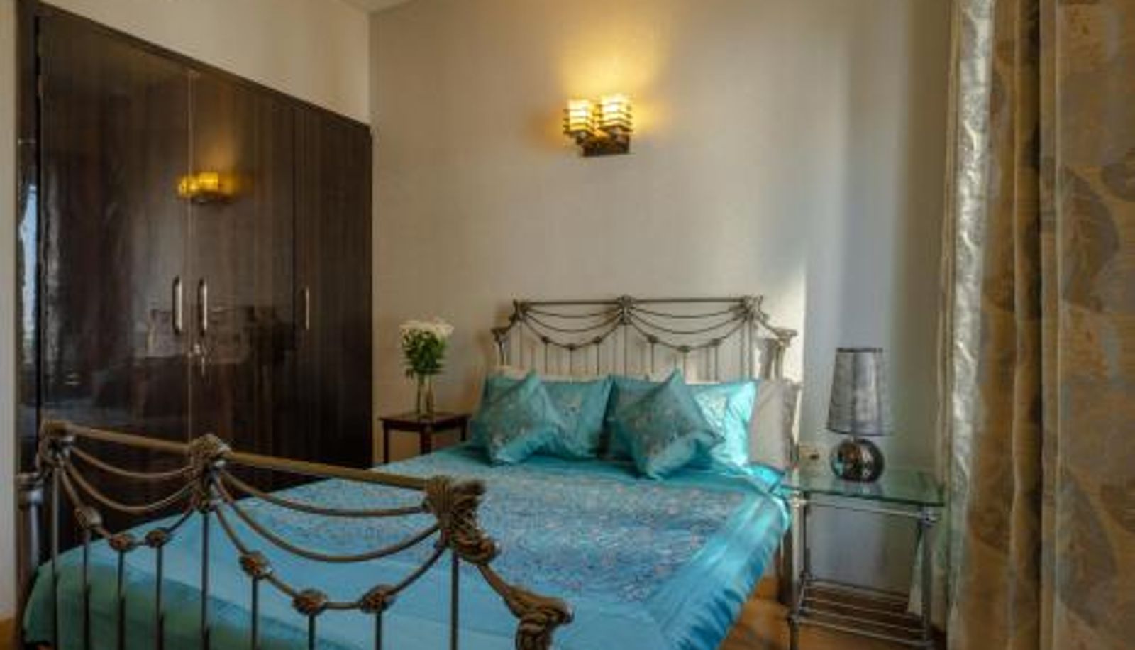 Apartment - GGN Stylish 2BHK apartment with highspeed WiFi & kitchen near Golf Course Road