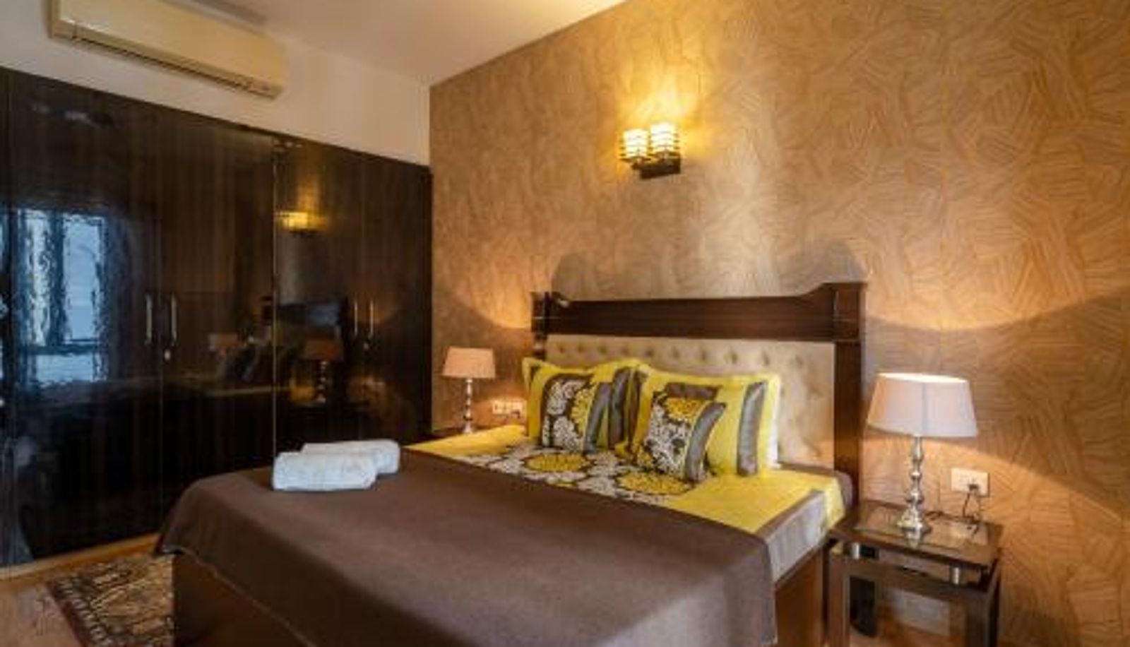 Apartment - GGN Stylish 2BHK apartment with highspeed WiFi & kitchen near Golf Course Road