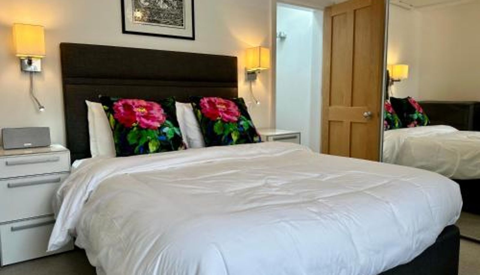 Apartment - Observatory Retreat Luxury Jericho Townhouse with Parking