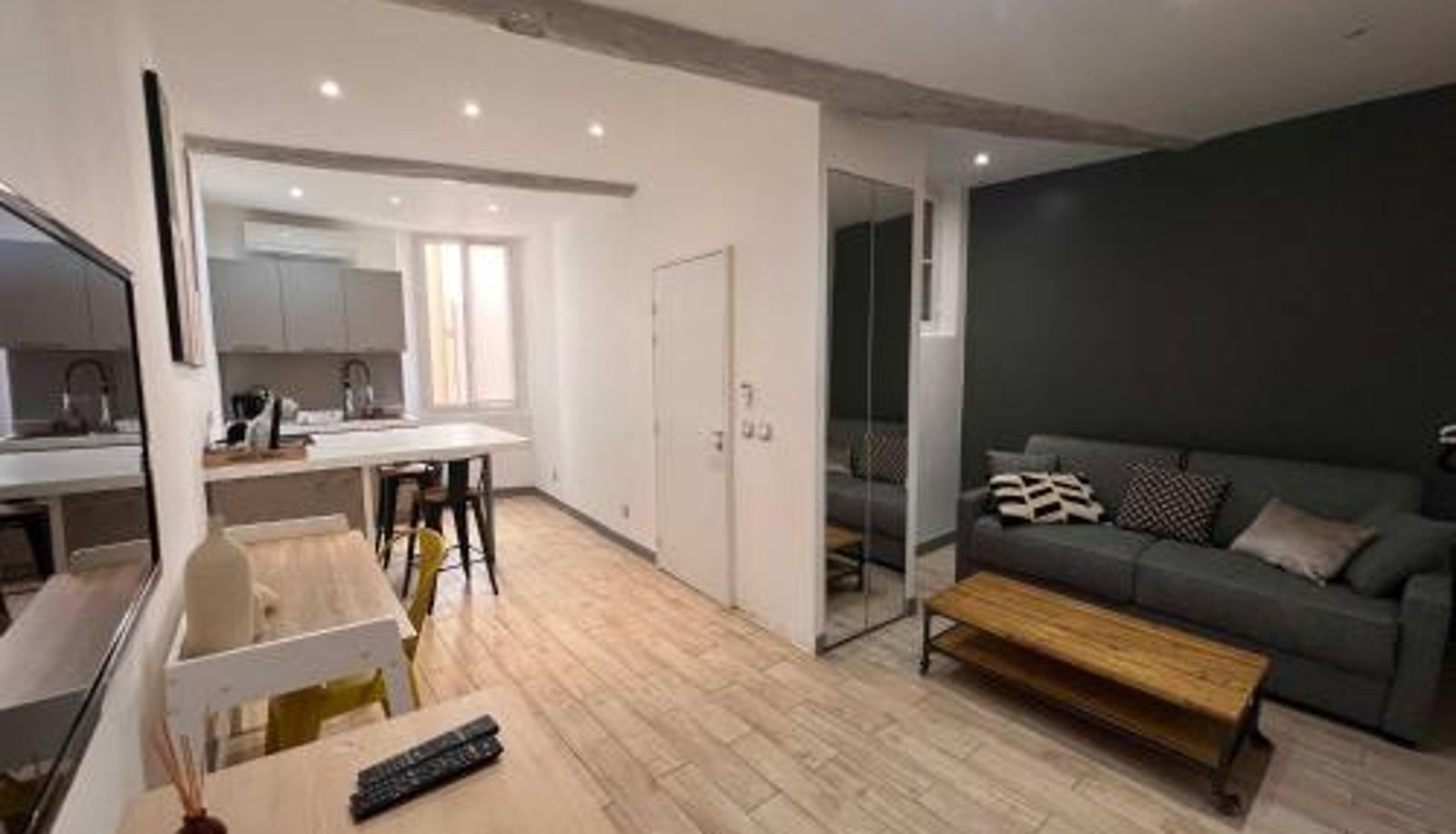 Appartement - B032 Grand studio au marche Forville