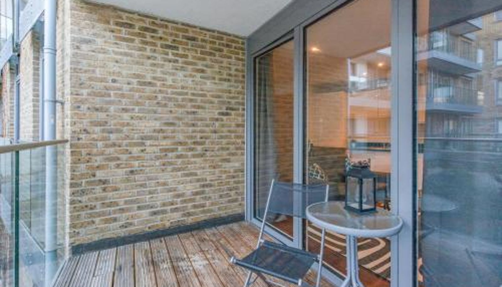 Terasse - MySquare Two Bedroom Apartments in Limehouse
