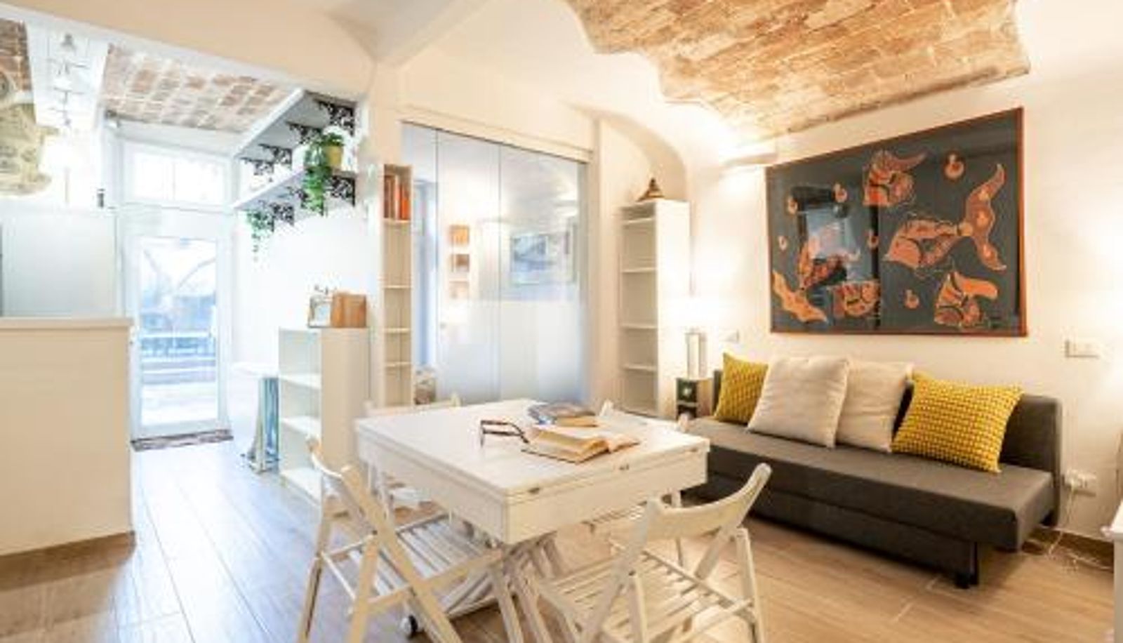 Info - Oltrarno Bright Apartment con Patio Privato