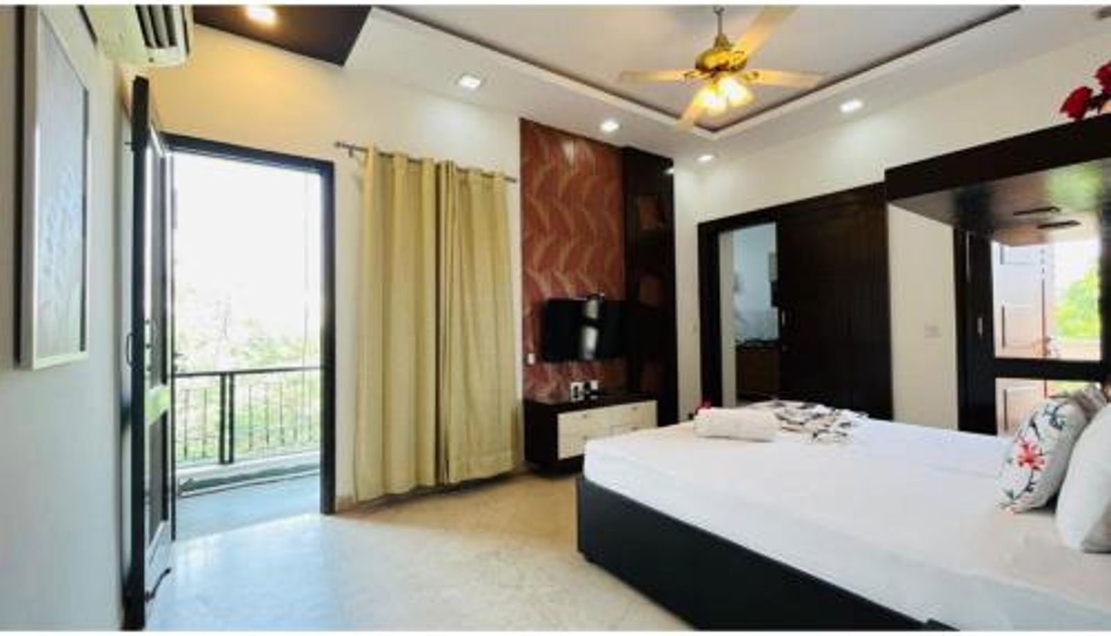 Info - BluO Studio - M Block Market Greater Kailash