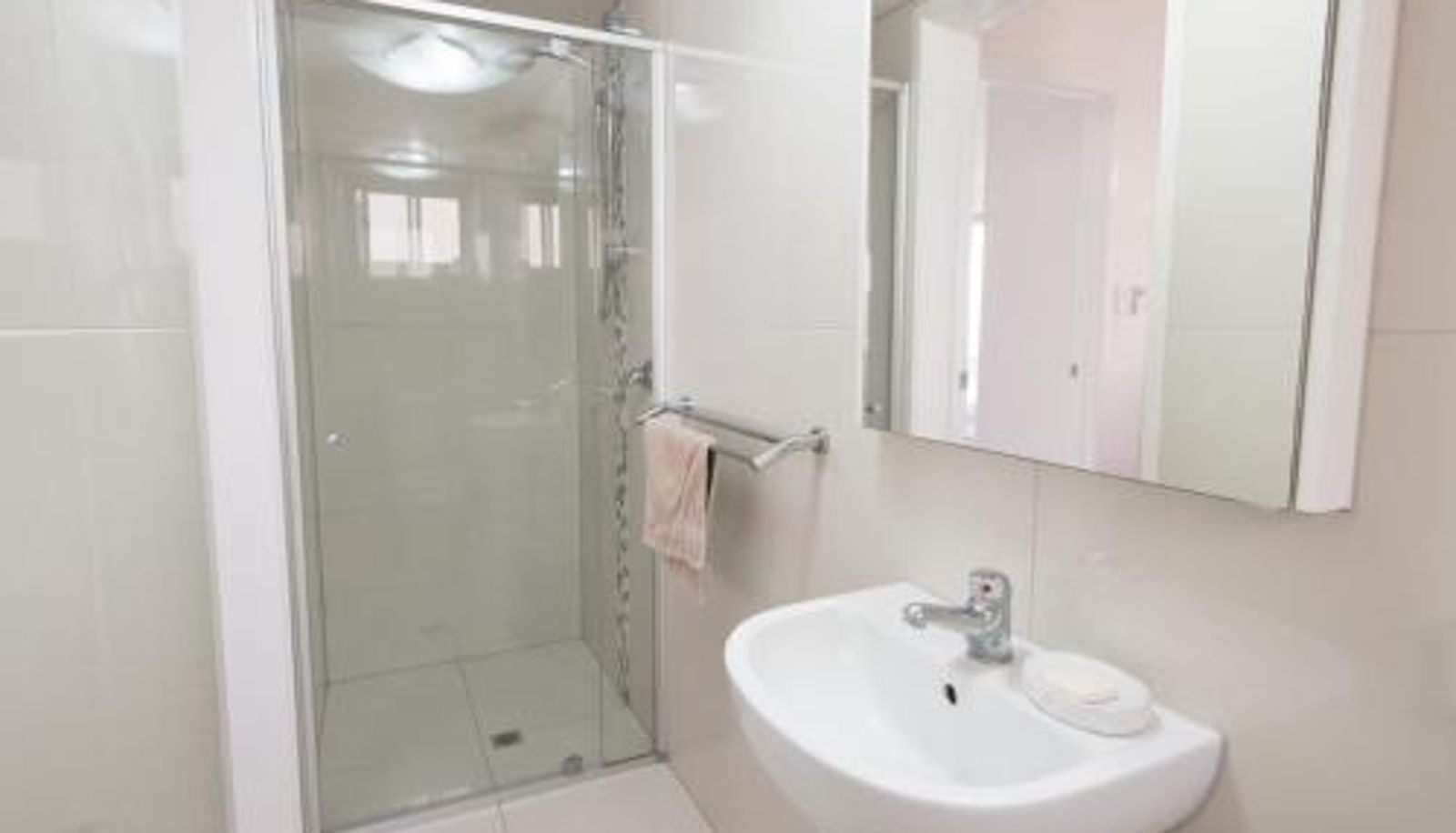 Informacje - Pacific Towers Unit 4 19 Ormonde Tce Kings Beach