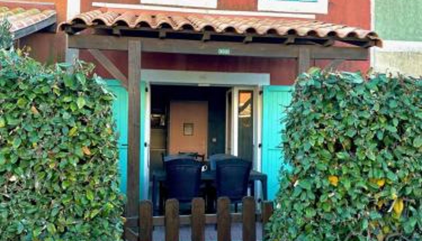 Info - Agréable maisonnette piscine collective 4IDP3031