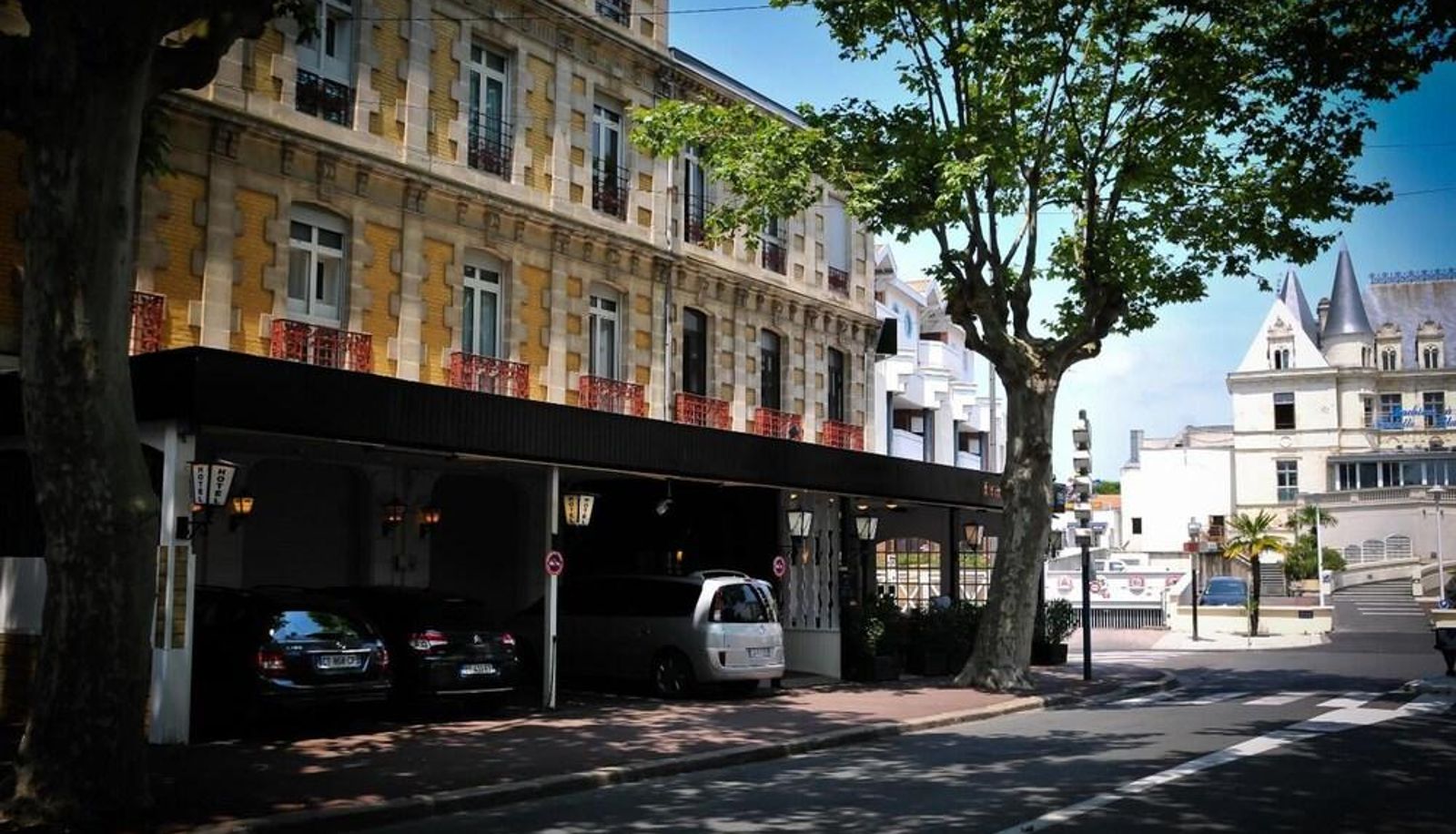 Zewnętrzna część hotelu - Roc Hôtel