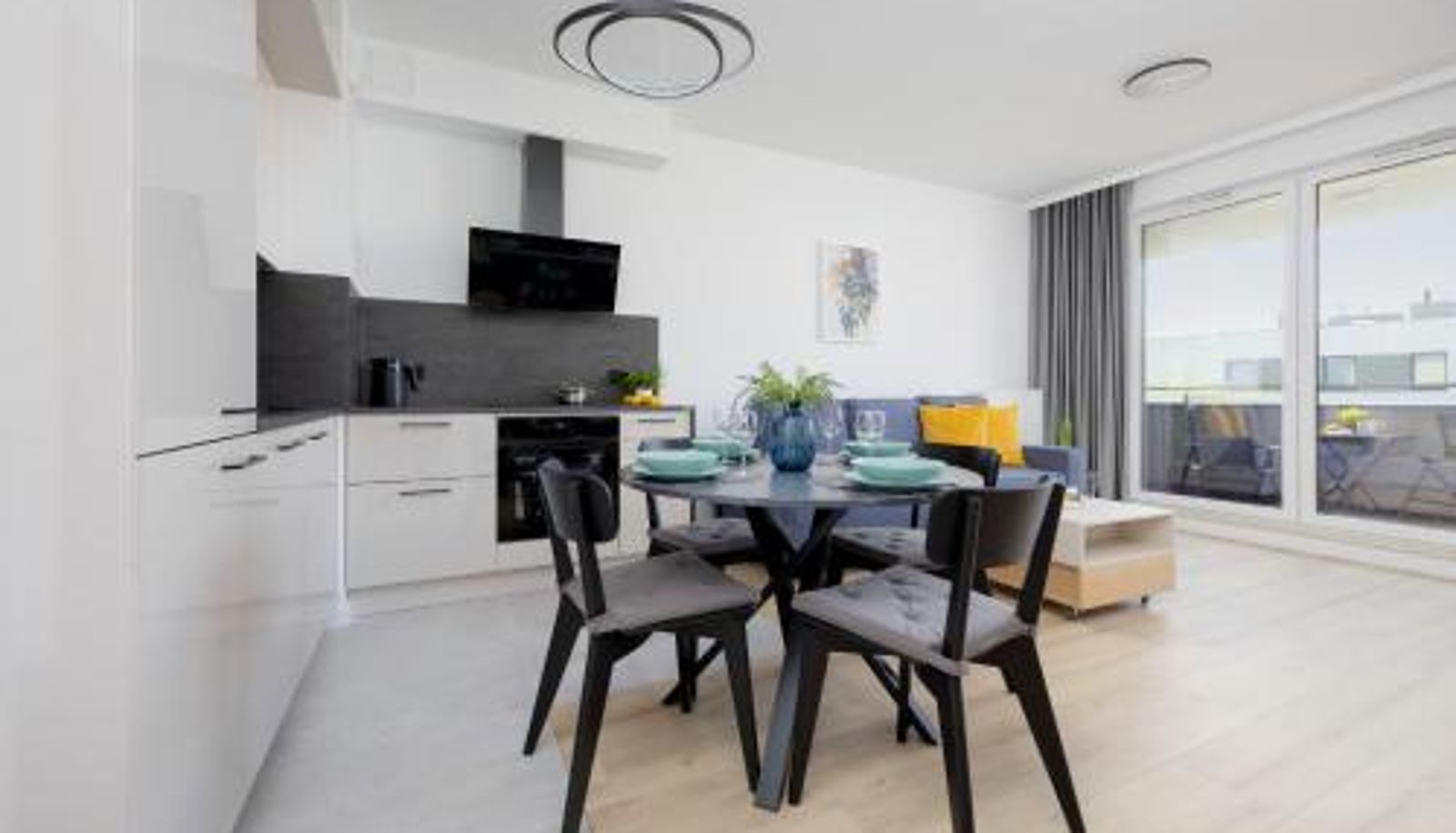 Apartament - Comfortable Apartment with Parking by Noclegi Renters