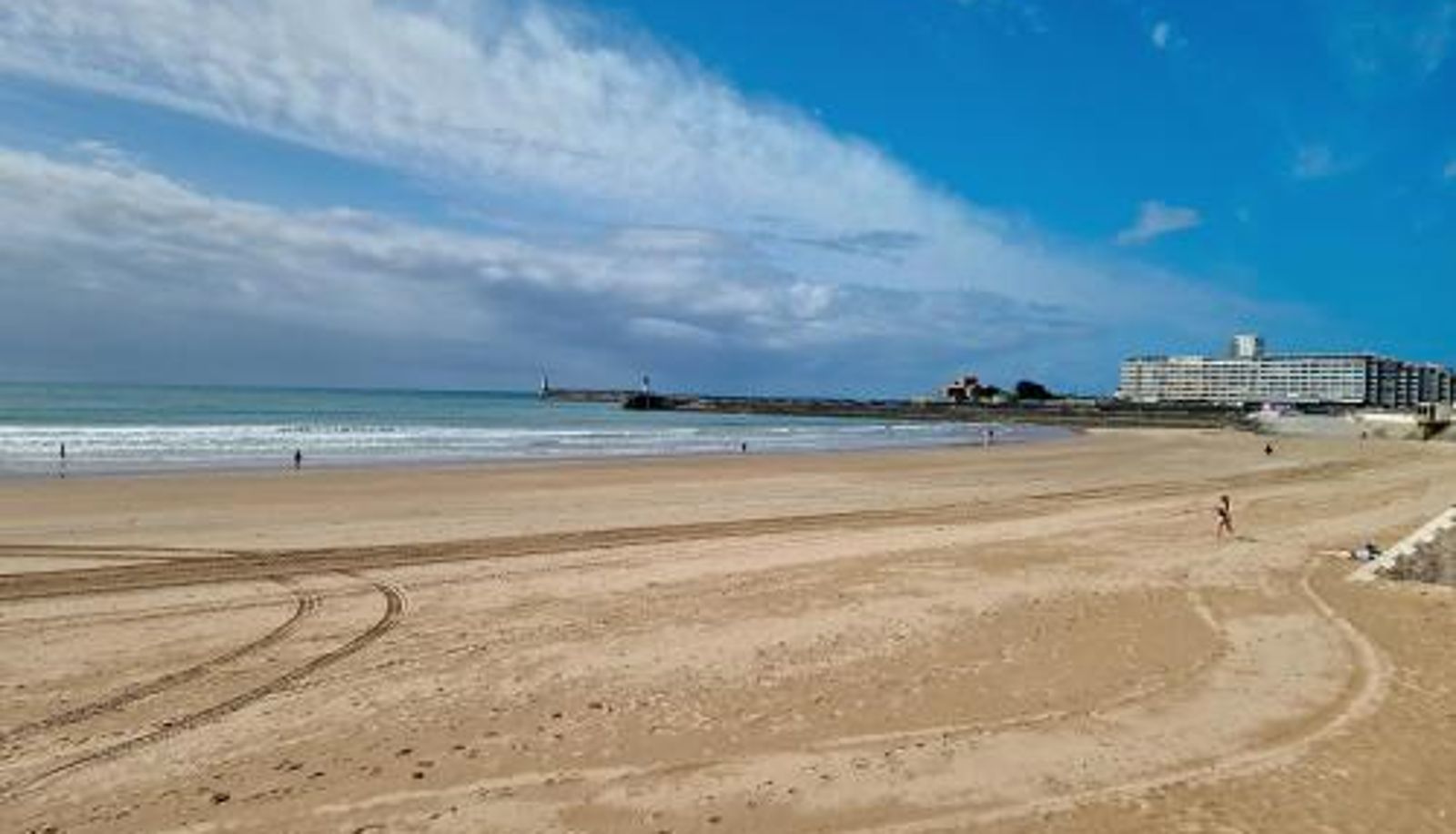 Camera standard - Ascenseur et Proximité Centre-Ville - FR-1-331-46 Studio Face Plage aux Sables d'Olonne avec Balcon