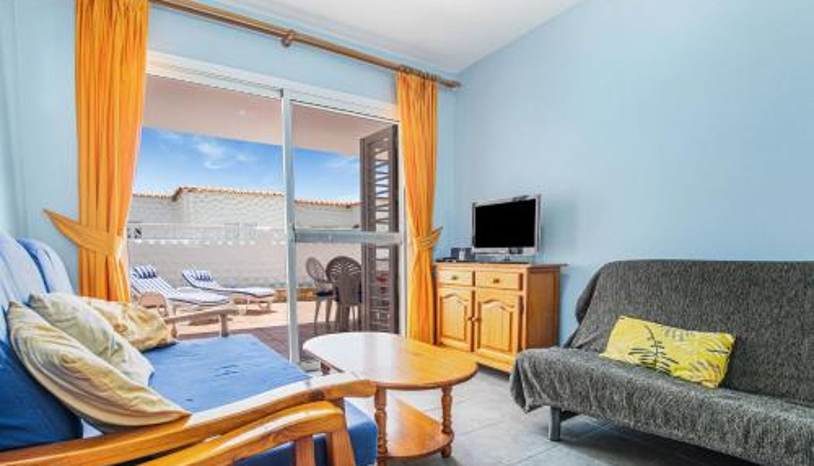 Apartament - parking and wifi Near the beach with huge terrace