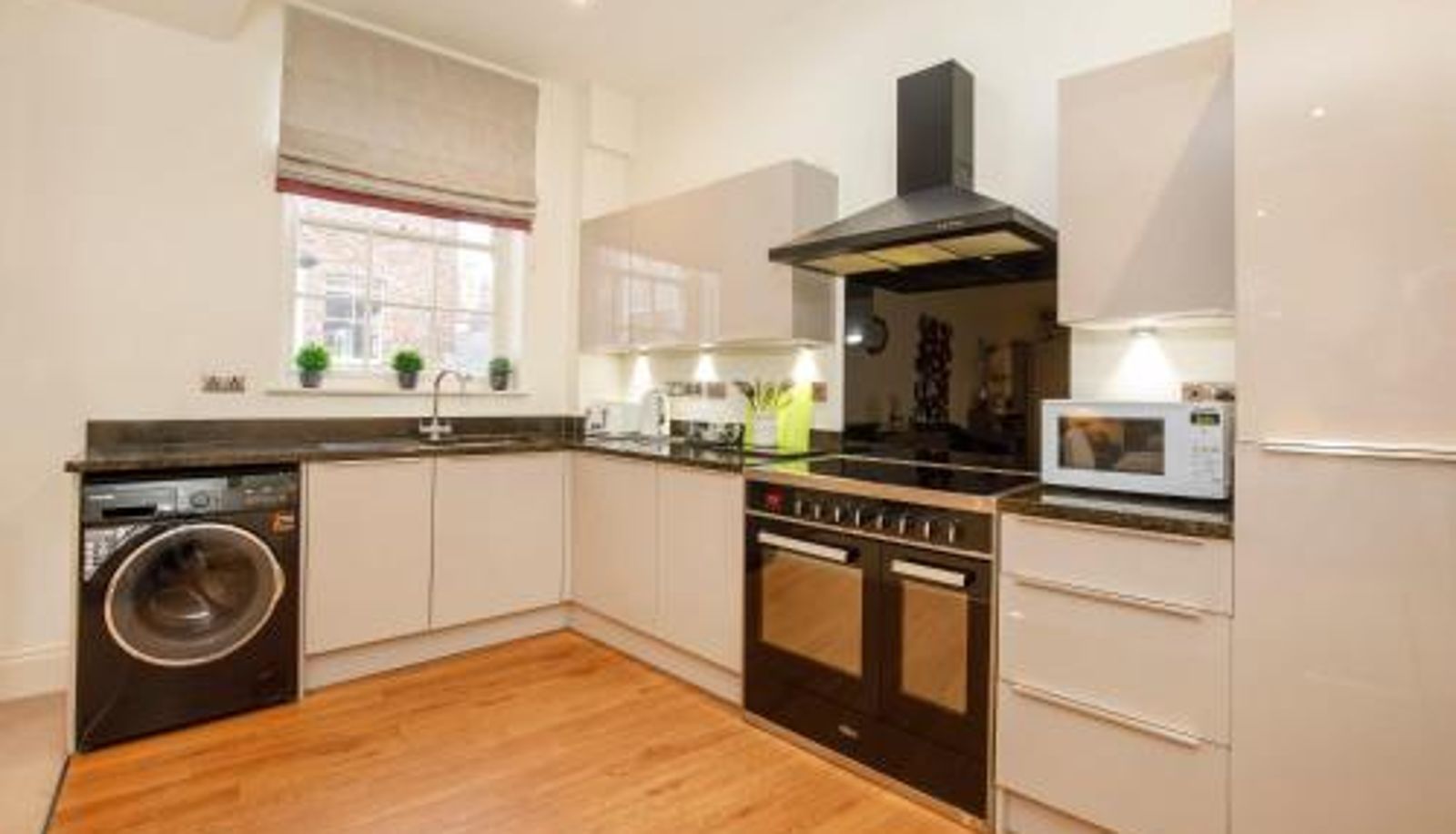 Apartment - 6 Hunter House - Heart of The City With Free onsite Parking