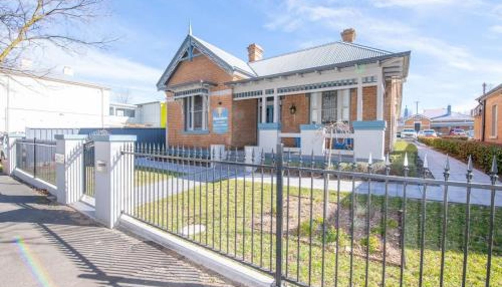 Apartment - 2 Bed 2 Bath Blue Door Apartment - CBD Location