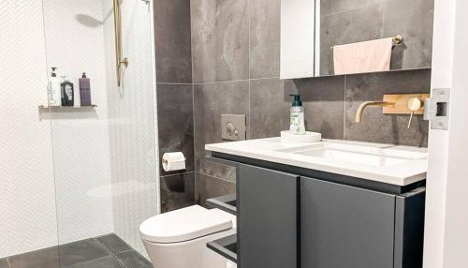 Standardzimmer - Metropol - CBD pool Sleeps 7