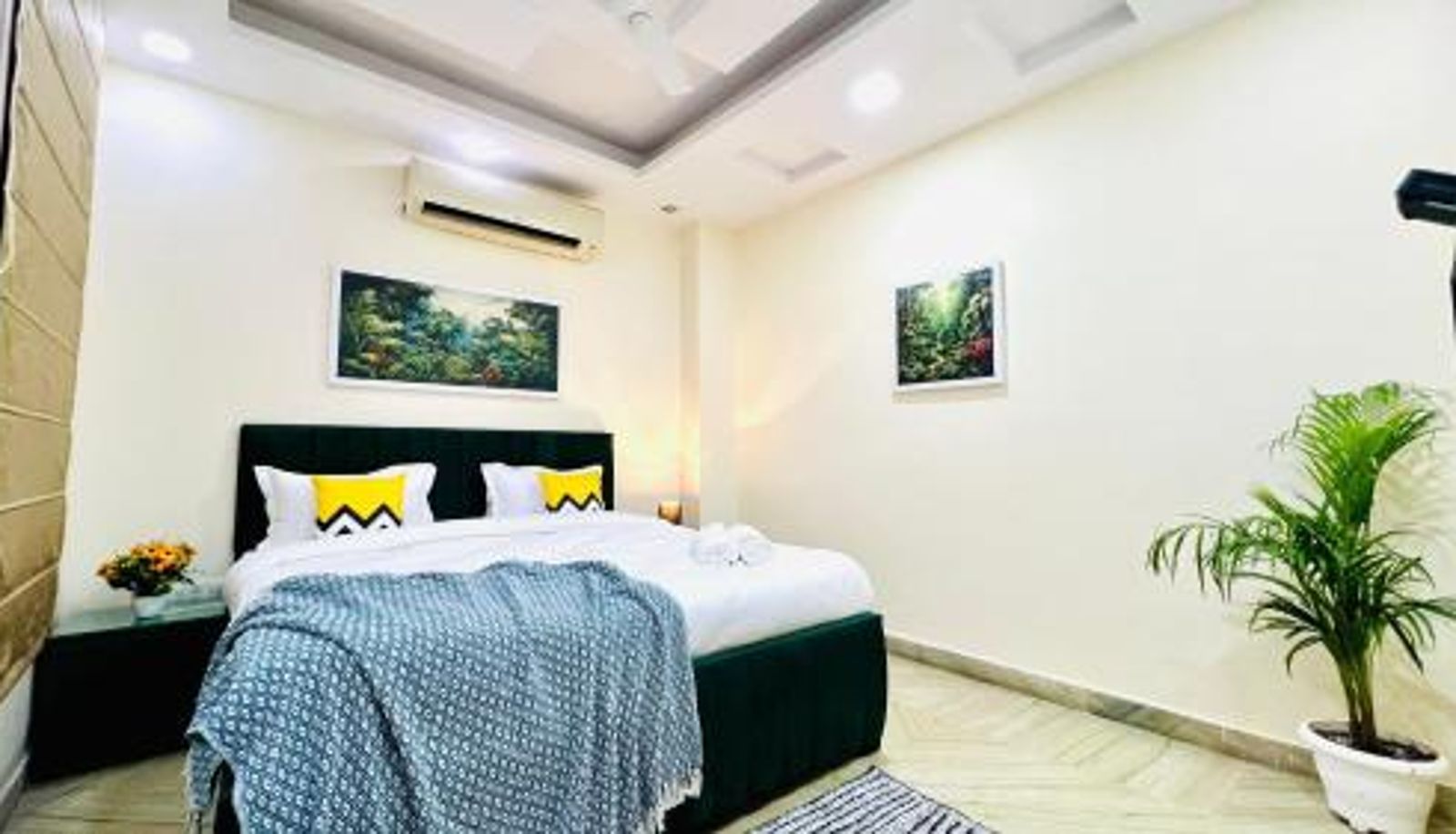 Kamer - Parking  Lift  BluO Modern 3BHK Rohini -Balcony