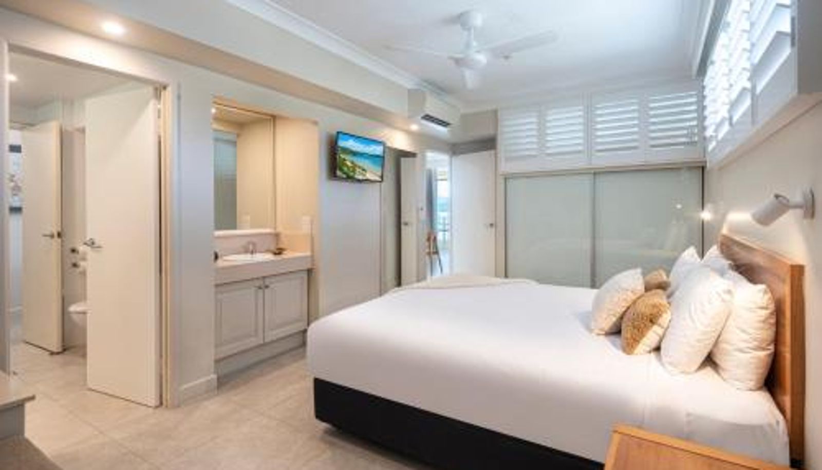 Apartment - Whitsunday East 1106 on Hamilton Island by HamoRent