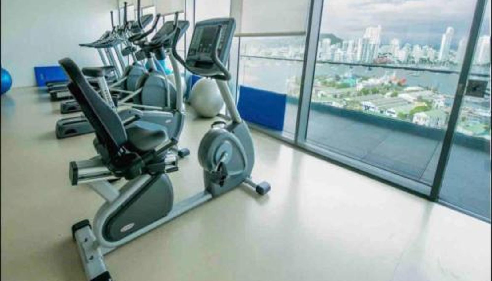 Wellness- und Fitnessbereich - Apartasuites Edificio H2 - Vistas al Mar & Bahia