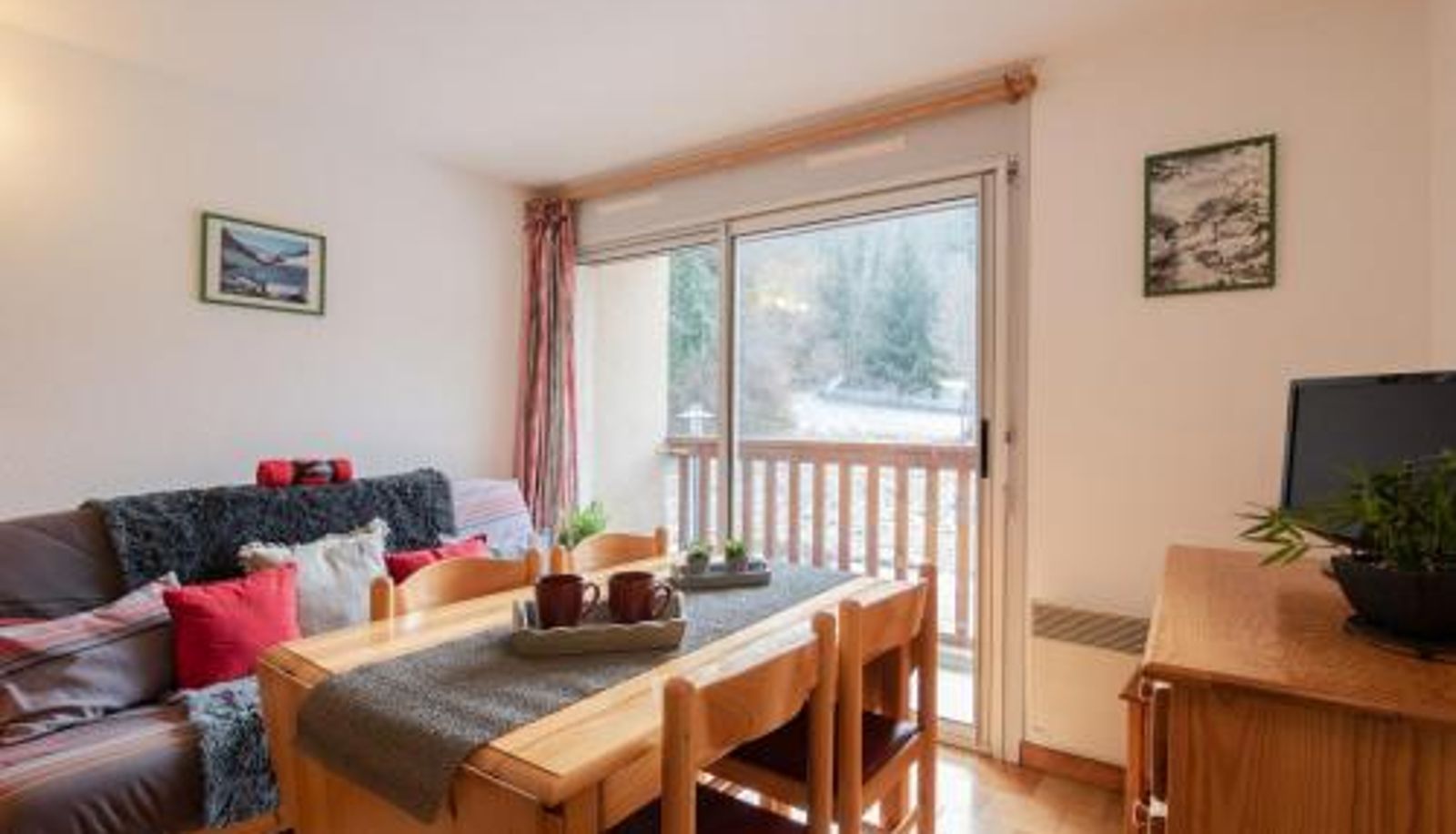 Info - Saint-Lary - FR-1-296-194  parking et balcon Appartement calme proche centre