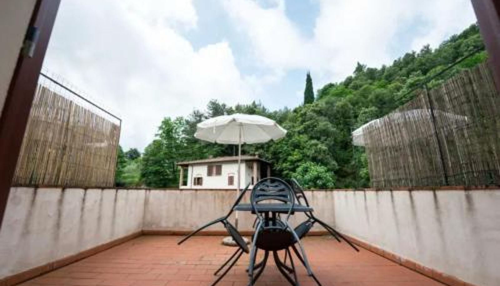 Terrazza - Charming Studio with Shared Pool in Loro Ciuffenna