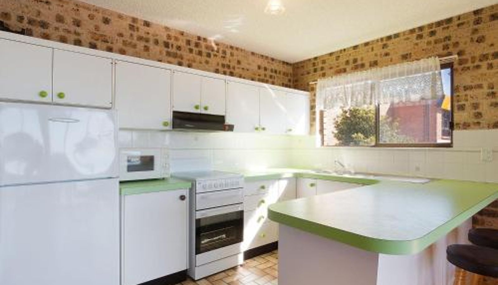 Standard room - Pacific Pines Unit 4