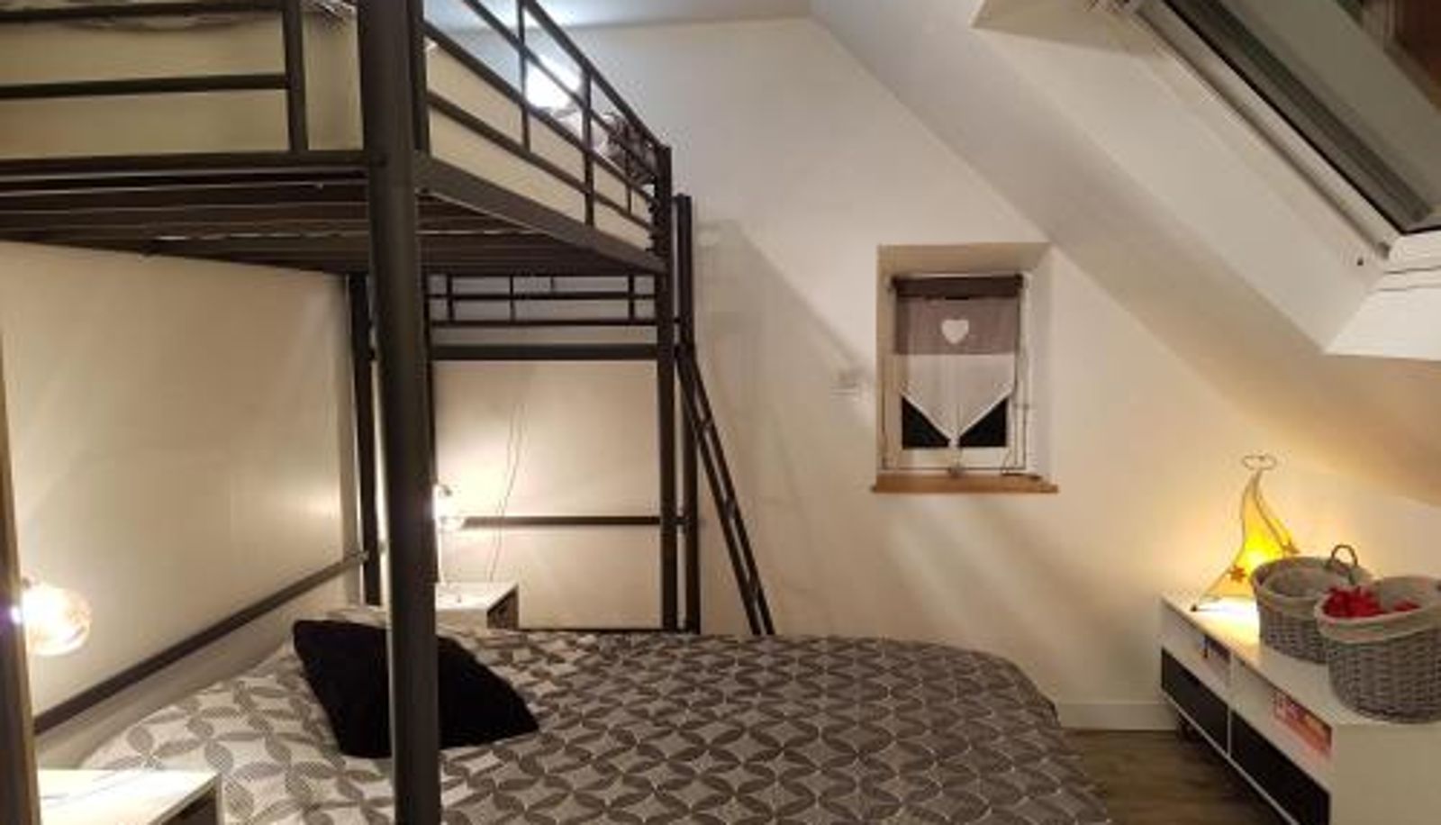 Chambre Standard - lits faits  2 salles de bains  plage et centre à pied LES COQUILLAGES