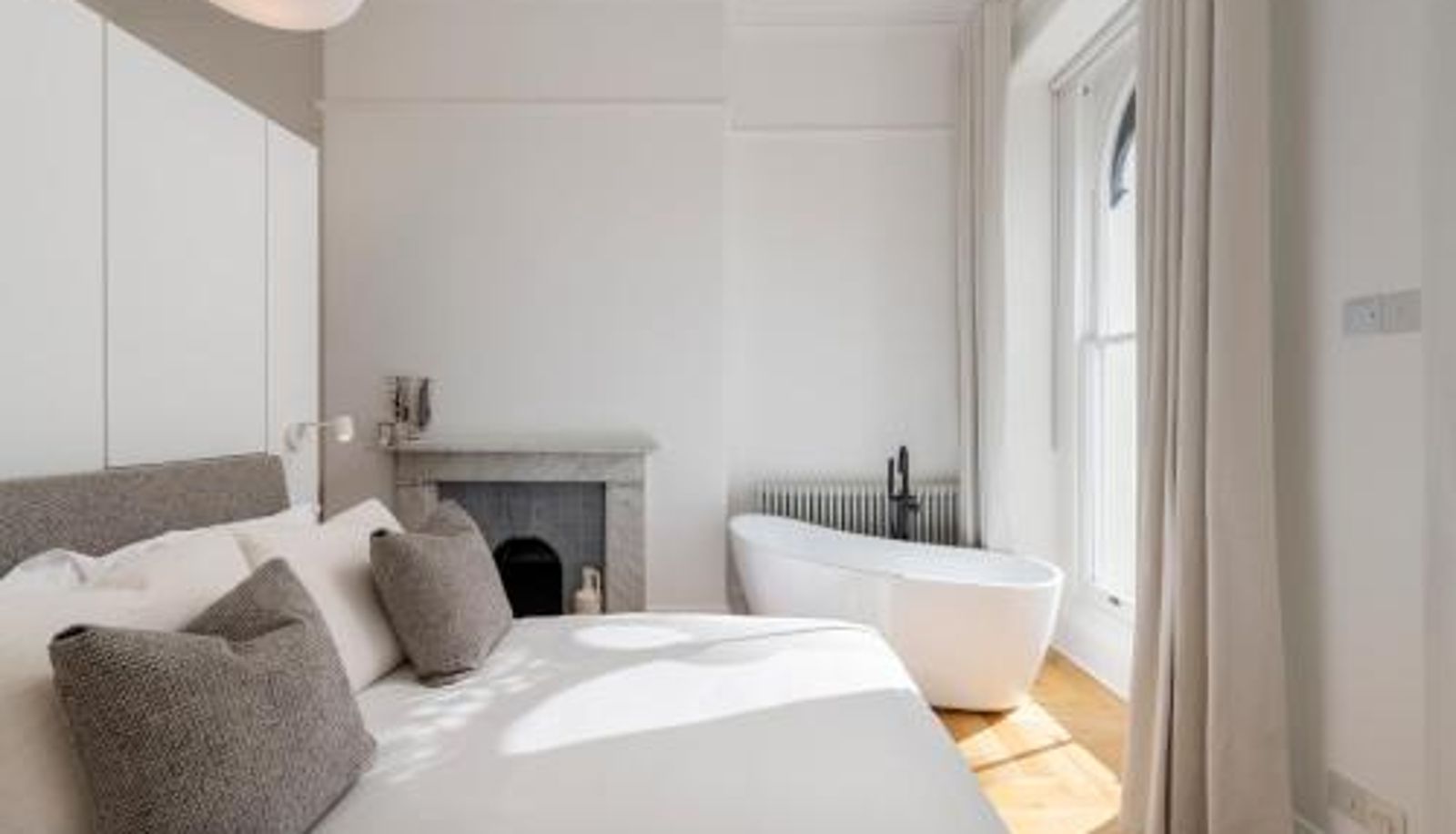 Suite - FOX ON THE HOE - Luxury Apartment accommodation